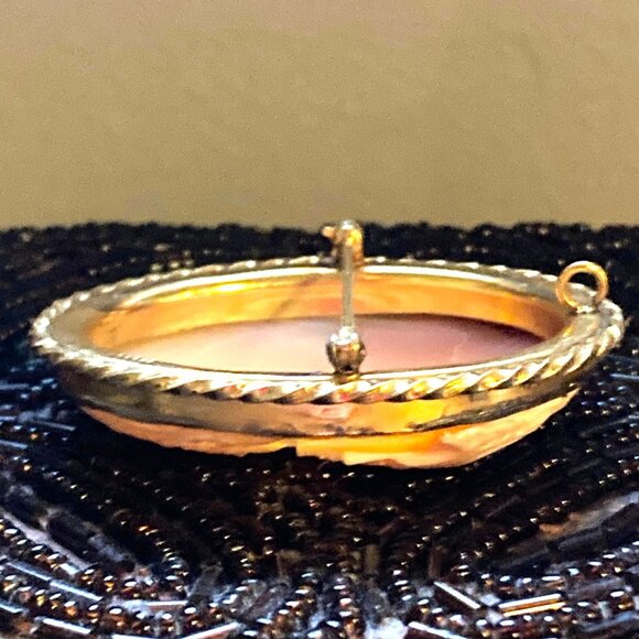 Magnificent left-facing gold-filled shell cameo brooch/pendant - Picture 5 of 8